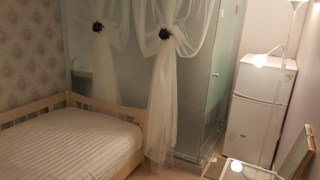 Hotel &